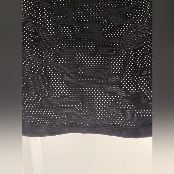 Lululemon Train to Be Short Sleeve NWT Size 2 Dot Camo Black DOCB Camouflage - Picture 8 of 12